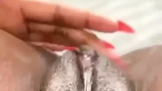 Arkadaşlar adım anne kedi yalama