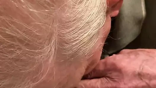 Larry yeme boşalmak