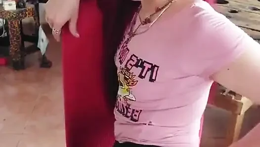 Shyyfxx ateşli baldızın aile yemeği rol oyununda onu sikmek istediğini biliyor