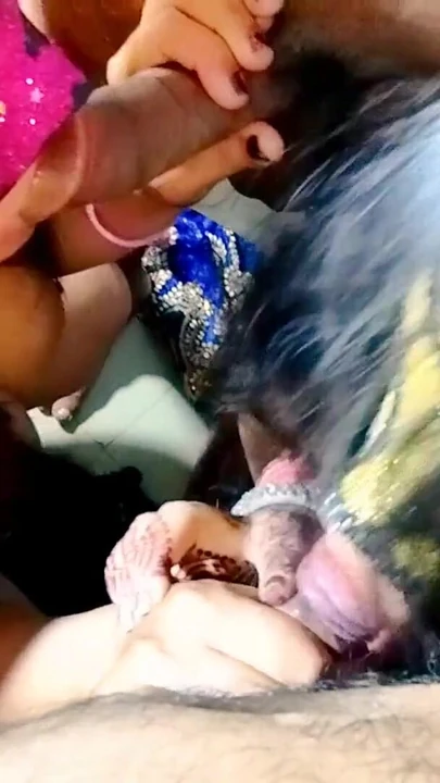 Знаковый момент из "Секса вчетвером с грязным разговором Milkman имел сильный секс с мачехой и падчерицей и сводным братом также имел"