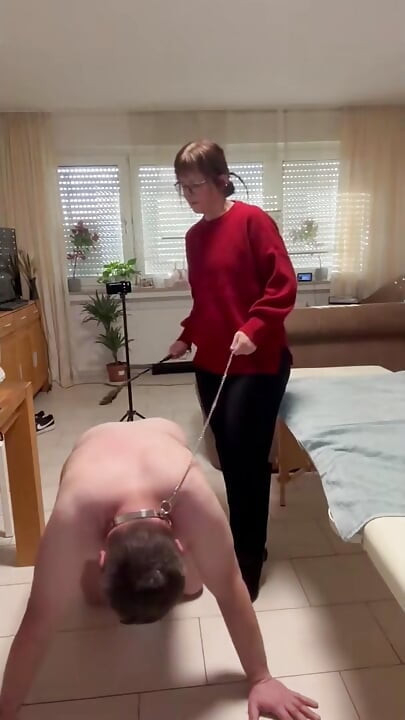 DomLadyMia-SlaveOfM kırmızı şörkler kırmızı, kırbaçlanmış köle Bölüm 1