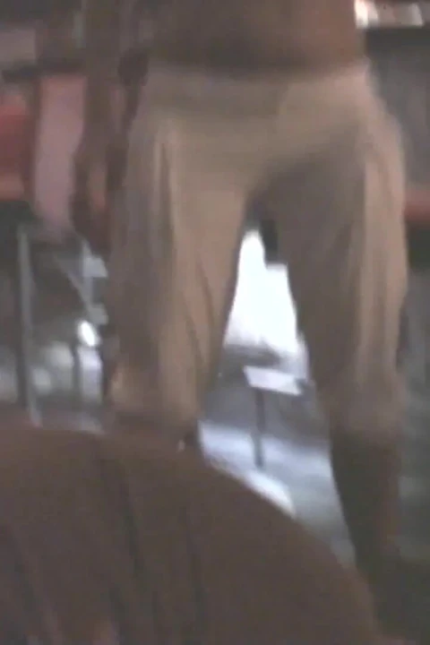 Herkesin içinde tükürüyor ve aşağılıyor