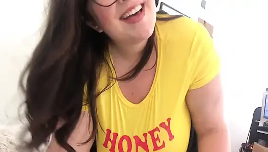 İri göğüslü iri güzel kadın seni sıkı bir üstte azdırıyor