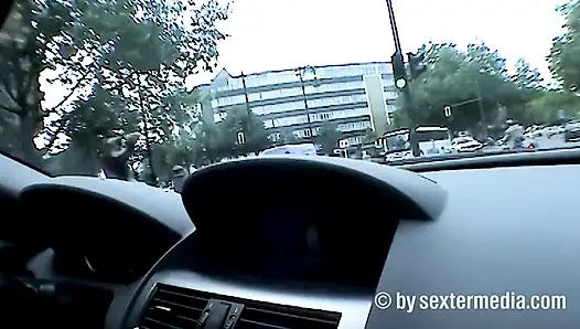 Berlin Ku'dammraser Azgın Kızı Sürükleyerek Götürüyor