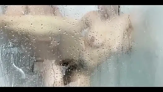 Kamboçyalı duşta seks.