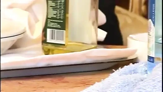 Büyük götlü sarışın güzellik götten sikiliyor