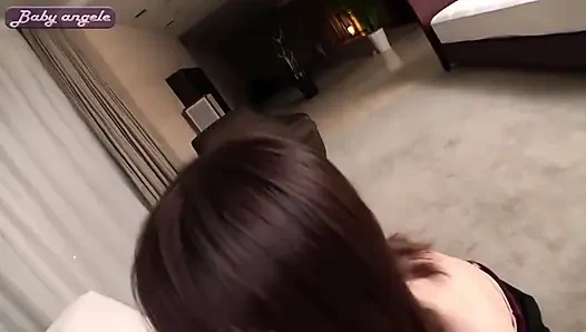 Dms'de temiz güzellik. oral seks sevgilisi herkesin içinde azdırıyor ve elle muamele hizmeti yapıyor