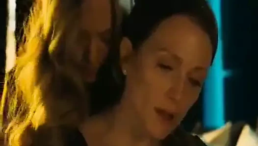 Amanda seyfried julianne moore çıplak lezbiyen sahne chloe