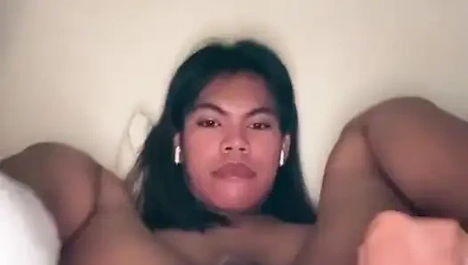 Yarak sallanıyor ve göt osuruyor