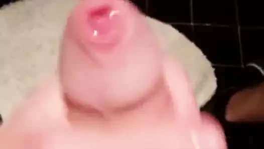 Fimosis veya sadece biraz sıkı sünnet derisi (?).