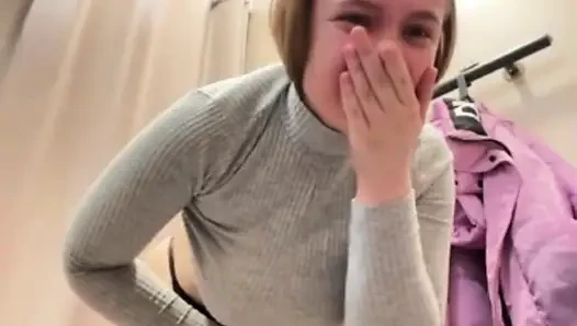 Extreme cumming in the locker room with jucielussie