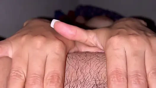 Çift mastürbasyon yapıyor, iki kız arkadaşı vajinası çok sıkı