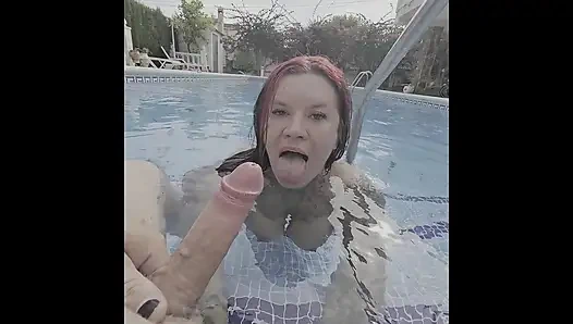 Yüzme havuzu oral seks