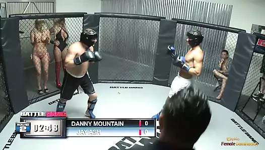 Bridgette B, Jay Ash'in arkasını egzersiz yapmak için domaltmalı bir duruş sergilemesinden zevk alıyor.