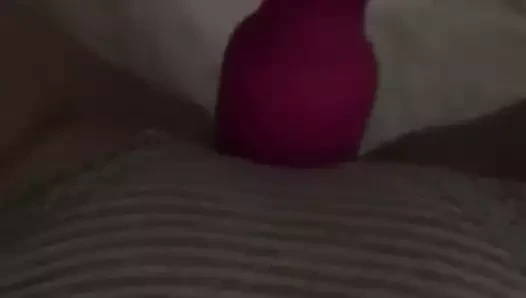 karısı evde oyuncak ile yalnız