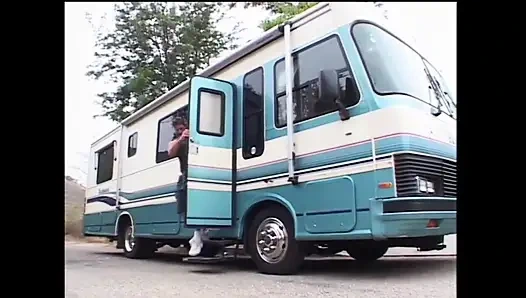 Büyük memeli esmer için sert yarak ve sert seks