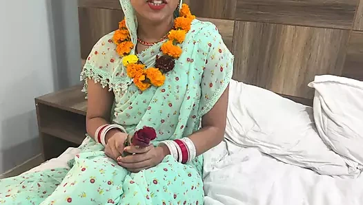 Sasur ne bahu ko khet dikhane ke bahane main dost ke room lejake bahu ke chudai kar dee