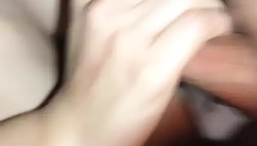 Beni okşayan bir kız.