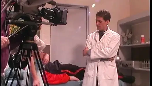 Edepsiz hemşire ve edepsiz doktorla film çekmenin kamera arkası