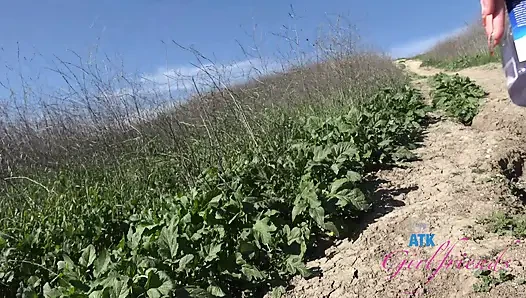 Fiona'nın çaresiz çiş sürücüsü: araba sidik, patika çömelme, sert sikiş, cig ayakla muamele ve dölleme çiş gösterisi