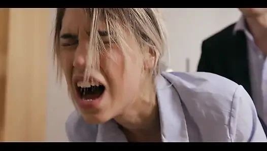 Patron ateşli genç sekreteri uzun yarakla sikiyor