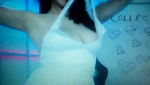 Doğal göğüsleri olan güzel kız1.mp4