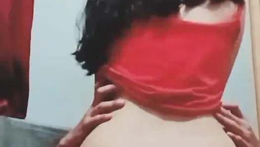 Erkek arkadaşım tıraşlı sakso çekme fikrine takıntılı ve ona aşık.