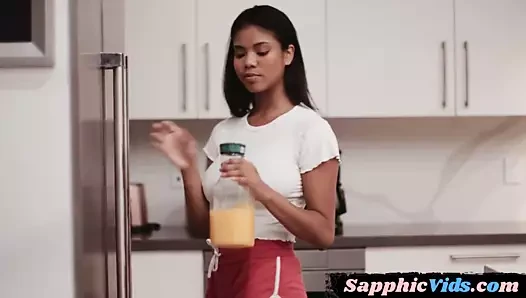 Nubian lezbiyen parmak ve baştan düzgün vücutlu milf