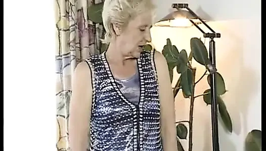 Alman nineler birlikte yarağını emmek için burada