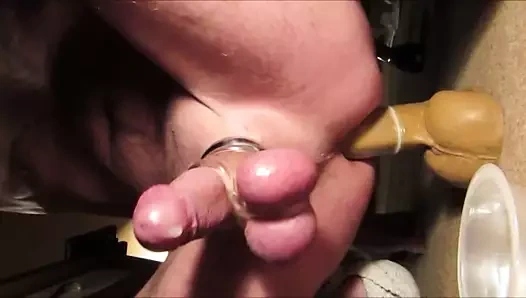 Dildoya biniyor eller serbest döl