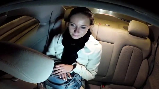 Hornytaxi enza sikikleri beni üzerinde kamera için vermek için ona eski