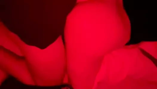 Tam olarak hangi deliğe saplanıp inlemesiyle orgazm olduğunu biliyorsun