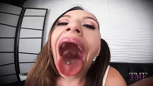 Yaramaz velet Ashlynn Taylor tarafından inleyen ve çığlık atan bakış açısı mastürbasyonu