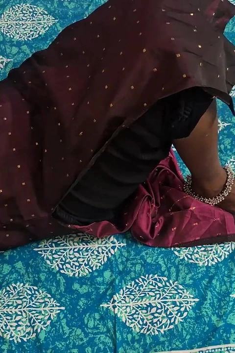 Ateşli üvey kız kardeş ve üvey erkek kardeş birbirlerini sikiyor