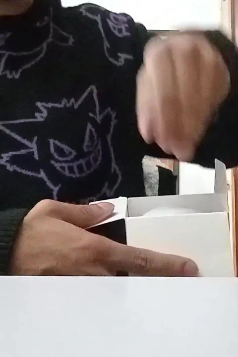 Heteroseksüel bir adam bir seks oyuncağını açar ve sonunda üç kez boşalır