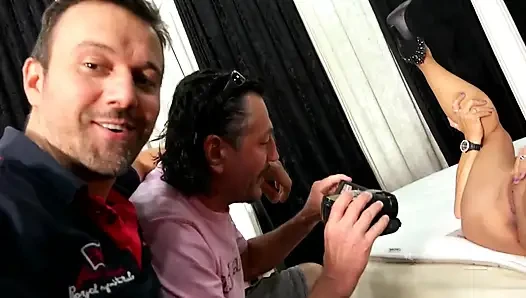 Memeler amcık sikiyor amcık yalıyor seksi sarışın büyük yarak emiyor