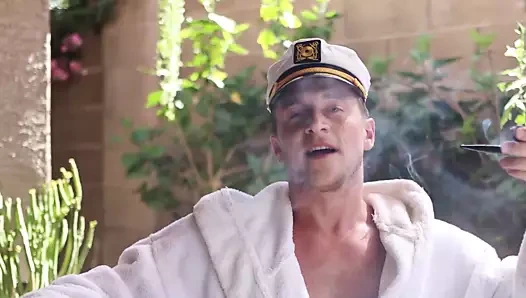 Siyah sürtük seviyor the beyaz horoz ve boşalmak tüm üzerinde ona memeler