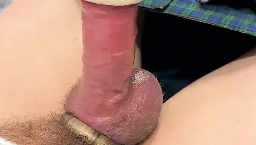 Otomatik yarak okşayıcımla süper ıslak yarağımı sikiyorum