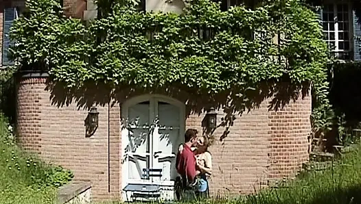 Alman bebekler açık havada sert anal seks yapıyor