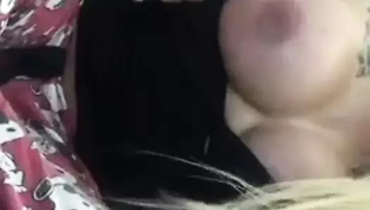 sarisin hatun bomba göğüsleri