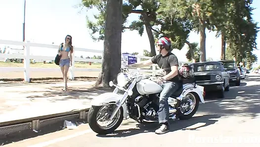 Muhteşem Kristine Kay azgın adam tarafından amcığını yalıyor