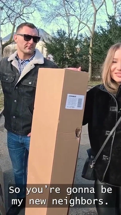 VIP4K. Utangaç ve düzgün vücutlu bebek Amalia Davis komşusunu çıldırtıyor | Klip 1