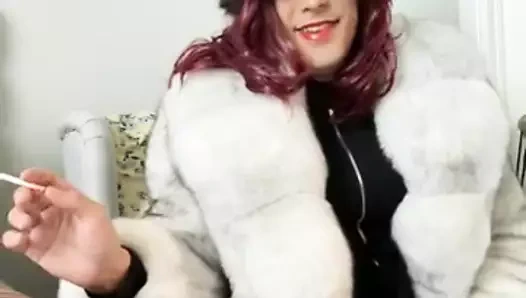 Kürk içinde sigara içmek