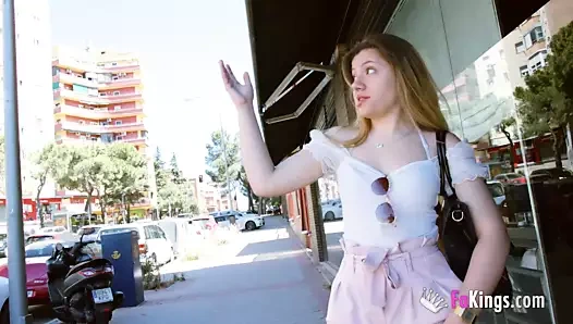 18 yaşındaki müstakbel avukat okul ücretini ödemek için porno kullanıyor