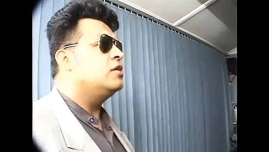 Bütün gece tutkulu sikişiyor