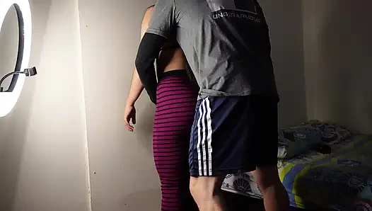 Süt arayan latin sürtük Venezuelalı domikile ile sikişiyor