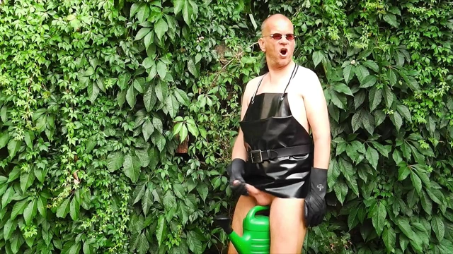 Azgın lastik bahçıvan 27 (ıslak oyun ve sidik)