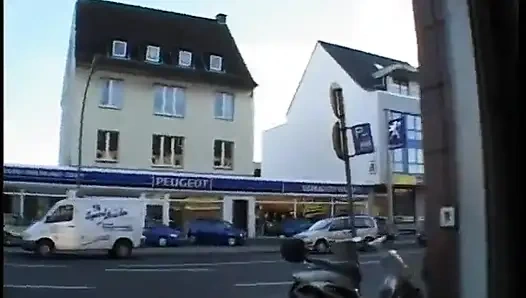 Sarışın kız amcığını birçok farklı yarakla parçalıyor