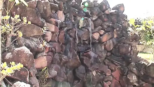 Karşı konulmaz orta yaşlı seksi kadın açık havada götten sikiliyor