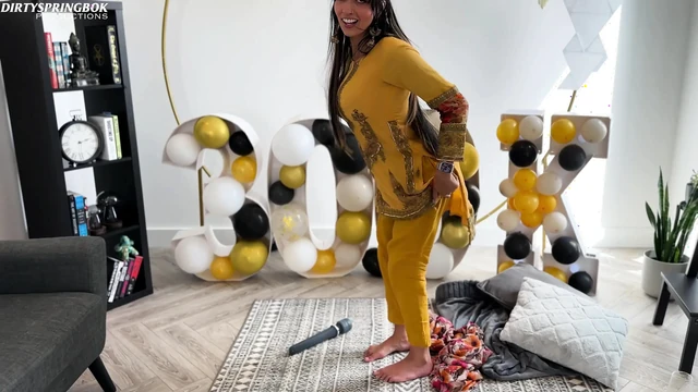 Aaliyah Yasin возбуждается, ожидая своих гостей